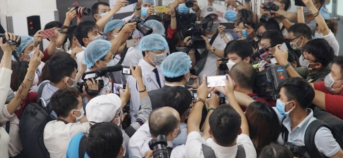 Nhà báo với sứ mệnh tuyến đầu trong đại dịch Covid-19